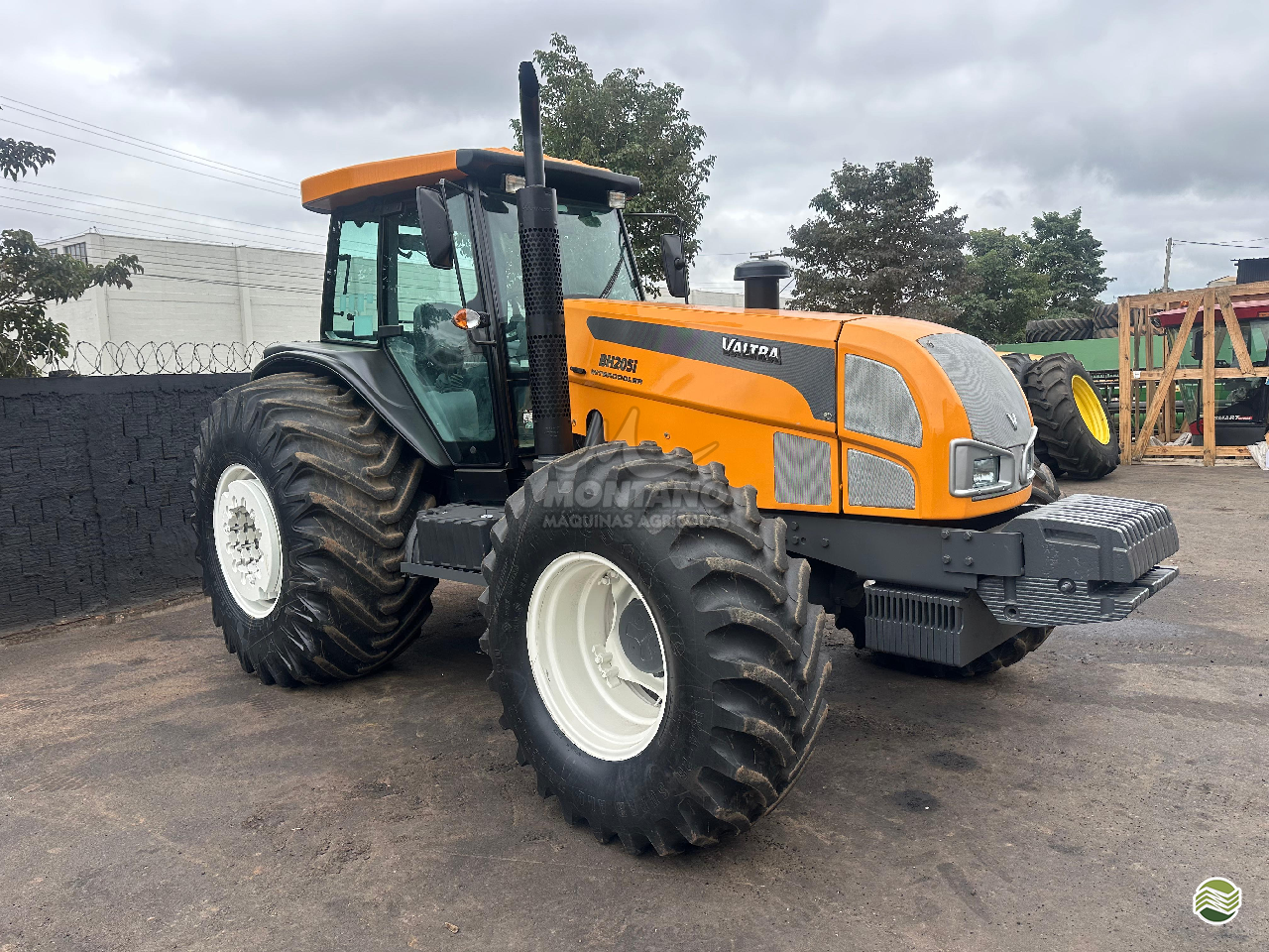 TRATOR VALTRA VALTRA BH 205 Tração 4x4 Montano Máquinas Agrícolas LAGOA VERMELHA RIO GRANDE DO SUL RS